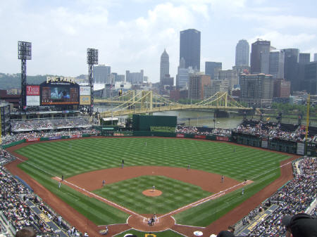 http://www.ballparksofbaseball.com/nl/pictures/pnc851main.jpg